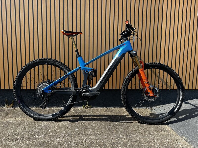 CUBE STREREO HYBRID ACTION TEAM 140