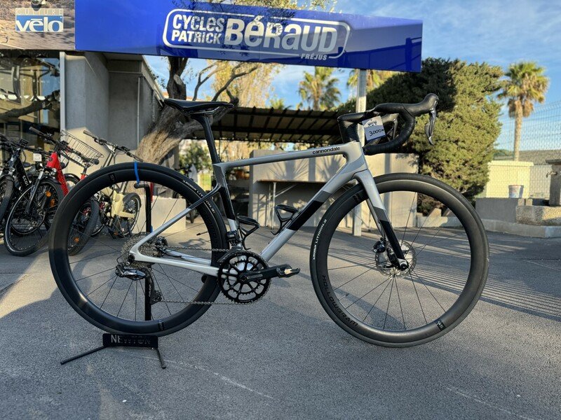 CANNONDALE SUPERSIX EVO Taille 48 Culture Velo Cycles Beraud Bike Store in Frejus Saint Raphael